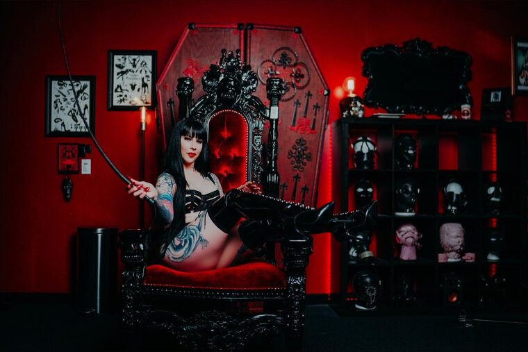 Mistress Porcelain Midnight cover image