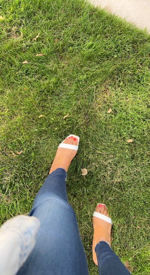 Prettiest feet 💋 cover image