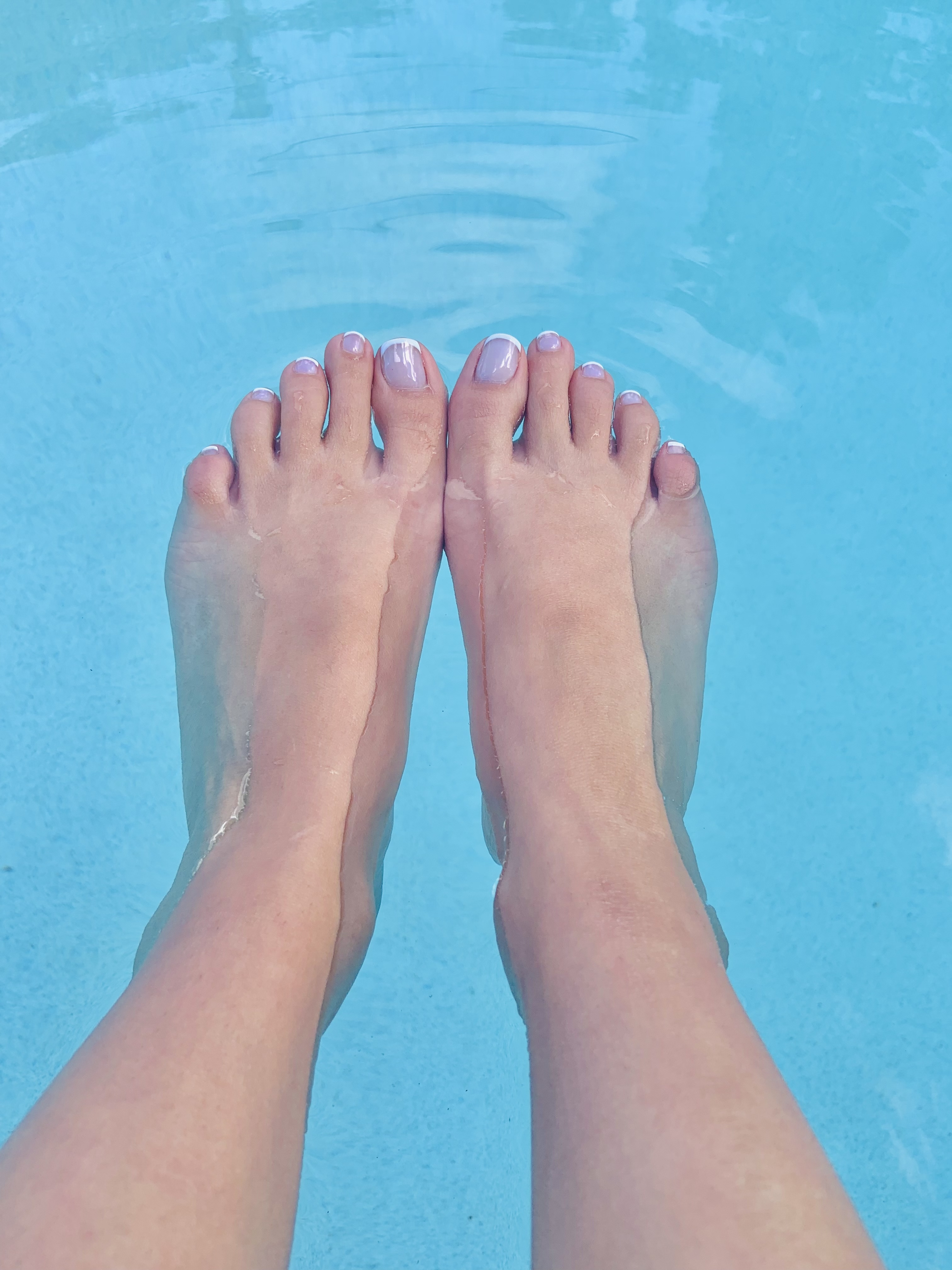 PrettyLeoFeet banner image
