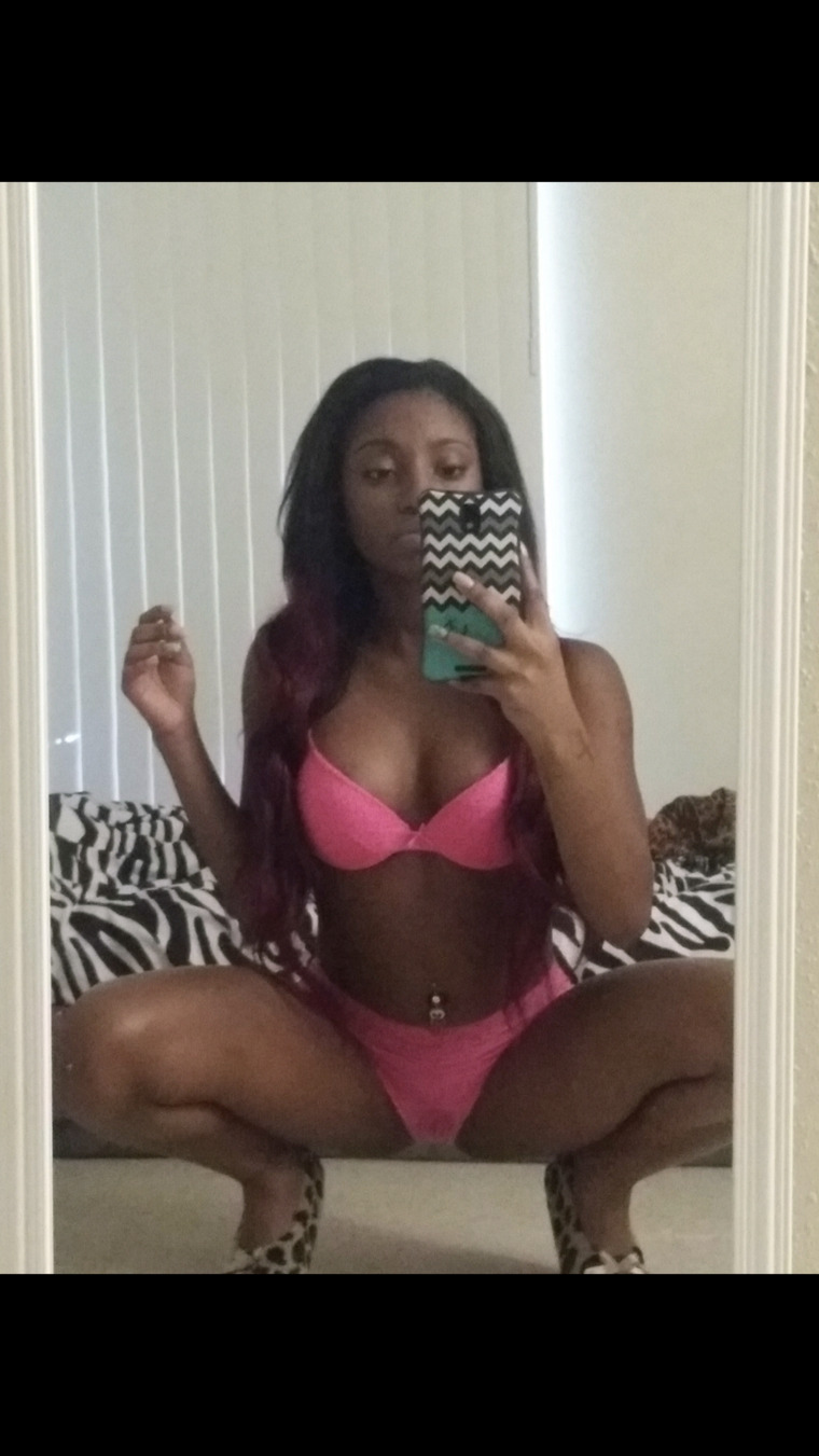 Tiny 💋 cover image