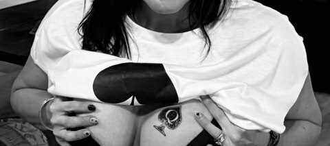 QOS_Hotwife ♠️ cover image