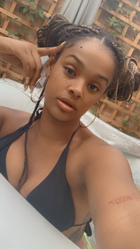 Mixed race queen ✌🏾 cover image