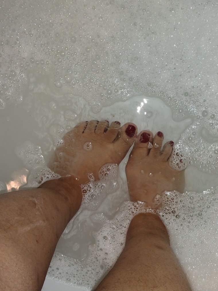 👑Queen FootToepia🦶🏽🦶🏽 cover image