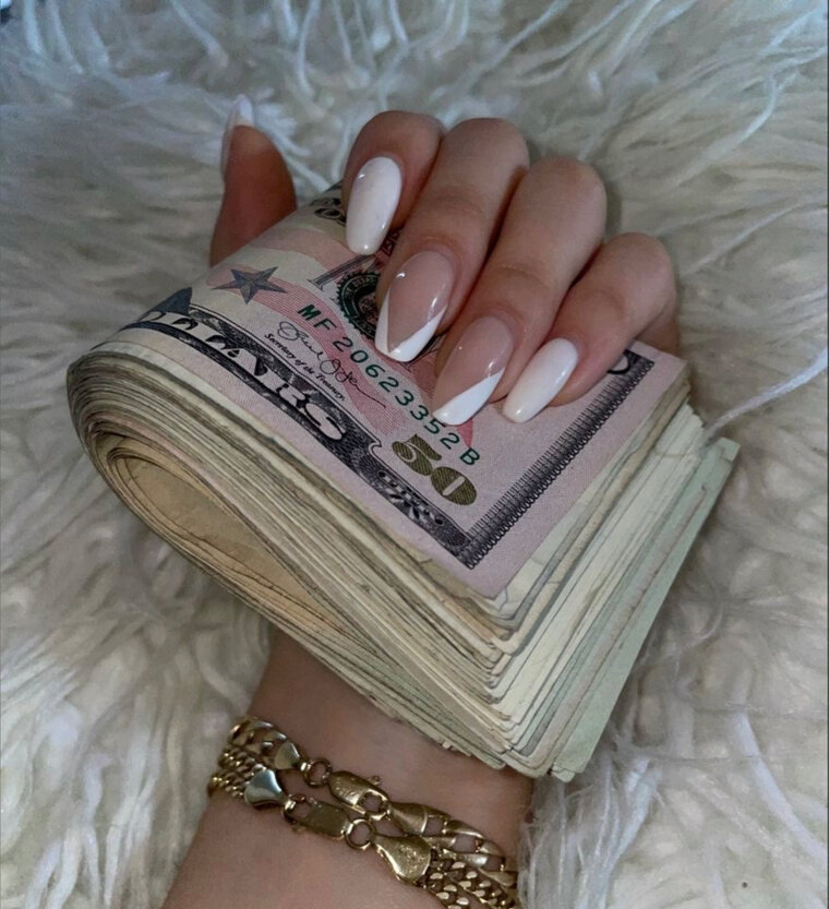 Queen Leya 👠 FINDOM cover image