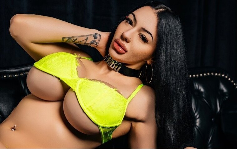 Queen Obscene 👑 cover image