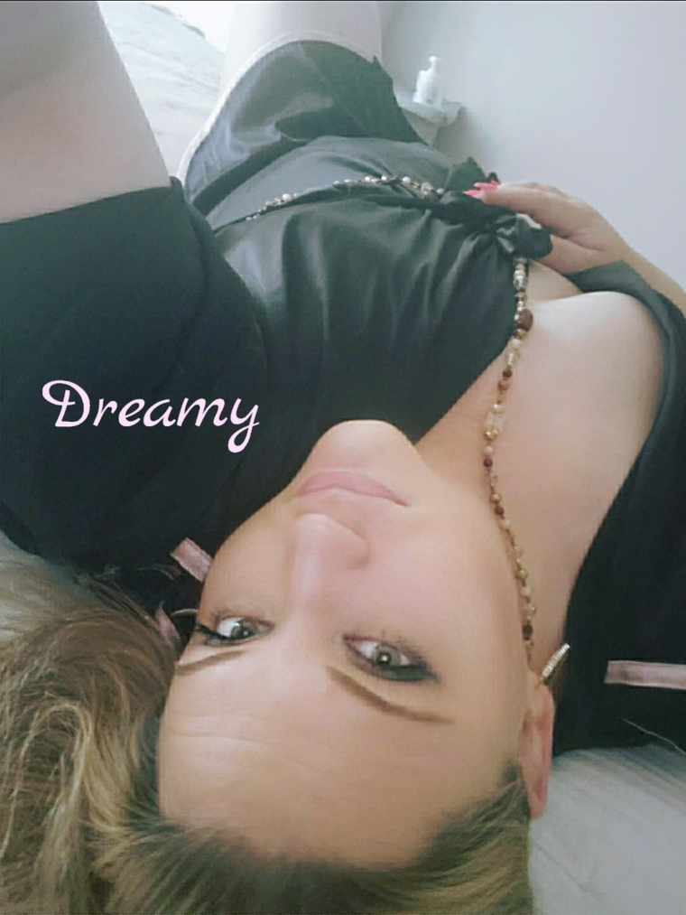 QueenOfUrDreamz cover image