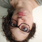 RaeBaeReadsAnd avatar