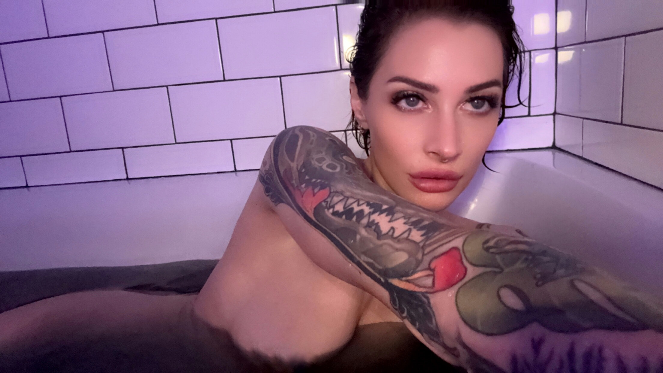 RaeRiley👽 banner image