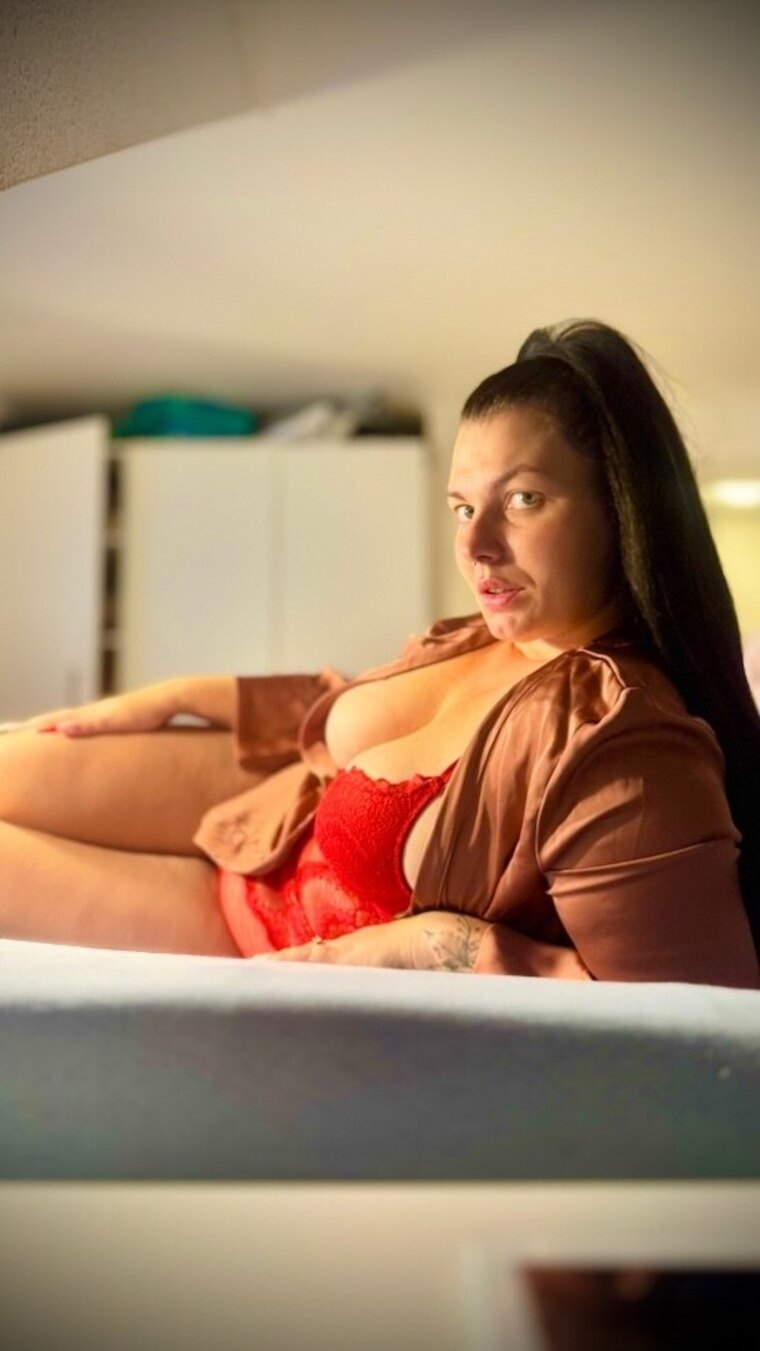 Raya_Raw banner image