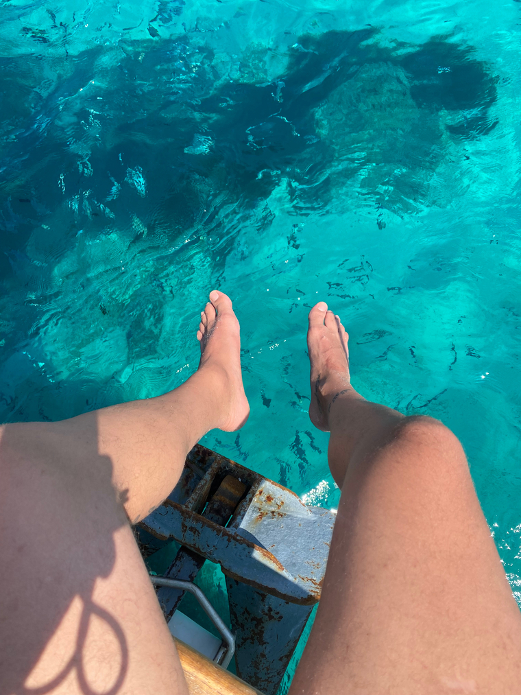 Cap Feet cover image