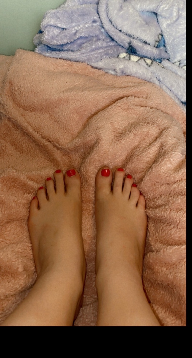Redheadfeet🤍 cover image