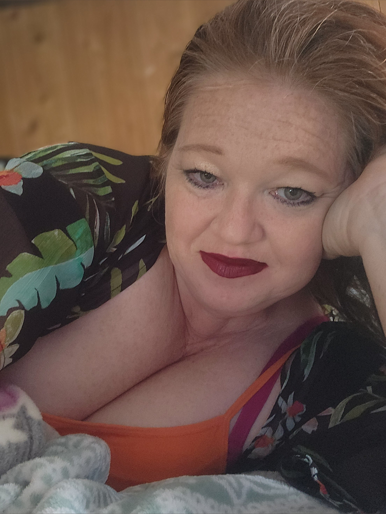 Leslie cover image