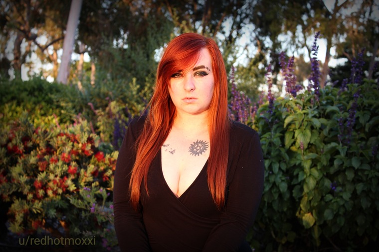 redhotmoxxiFree cover image