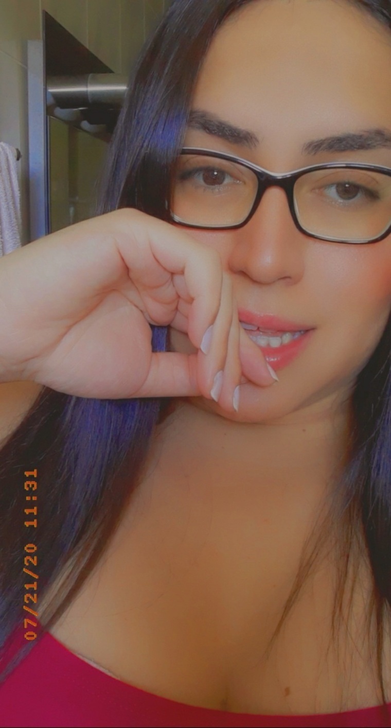 Renata Alves banner image