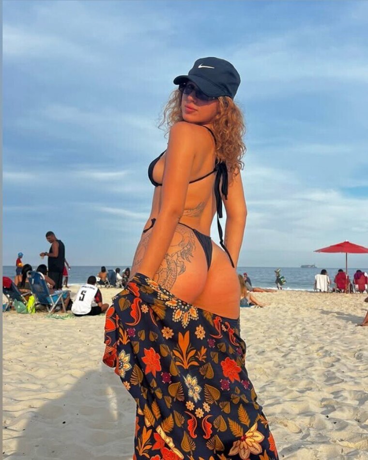 Roberta 🥰🦋 cover image