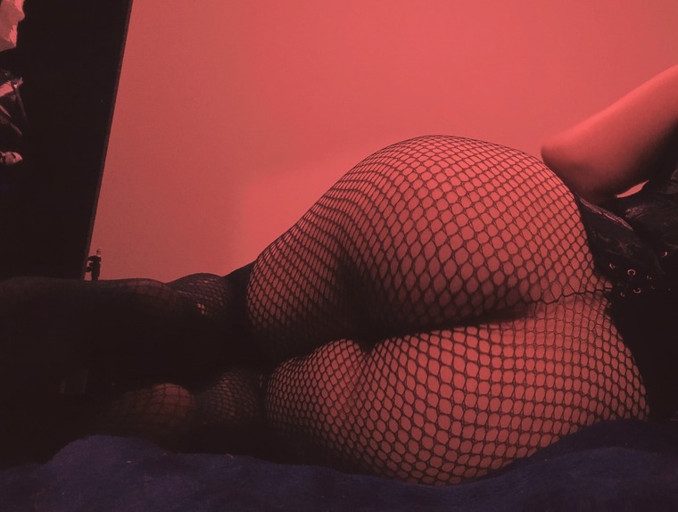 Roweina 😈 cover image