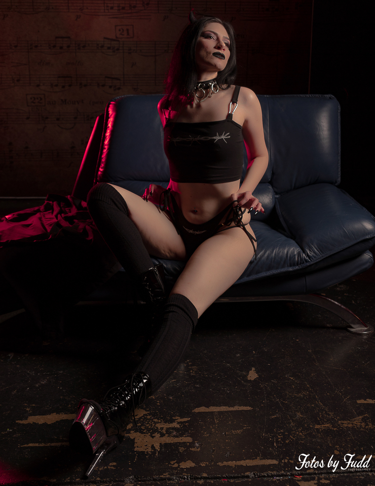 Saint Luna | 18+ | Cam Model + Dancer banner image