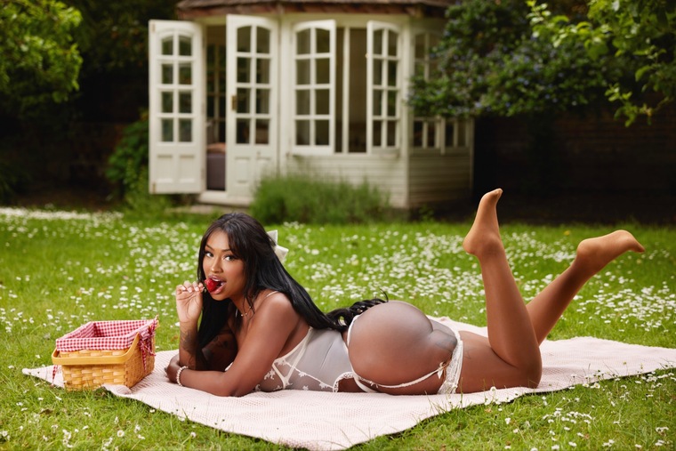 πΈπ Samira Bombom ππΈ banner image