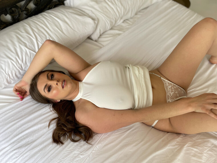 SARAH MCDONALD / NEWLY SINGLE banner image