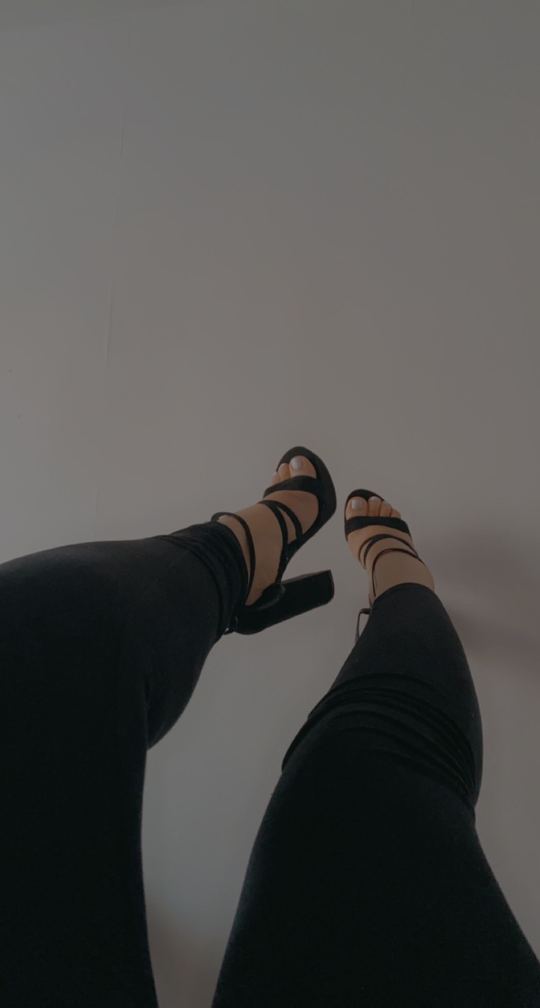 SaucySandy’s feet cover image