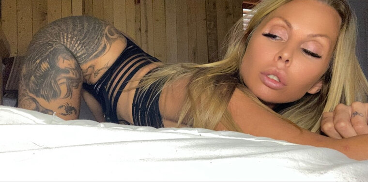 Savagecaro banner image