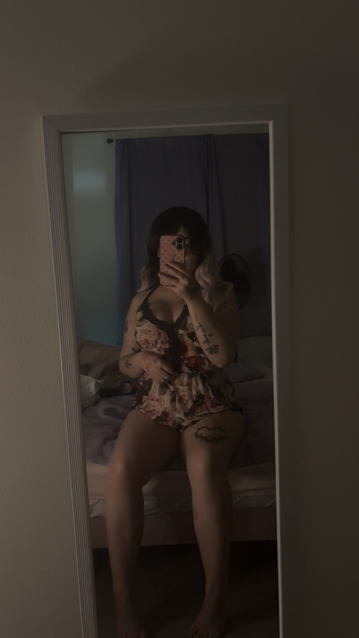 Seductive Latina banner image