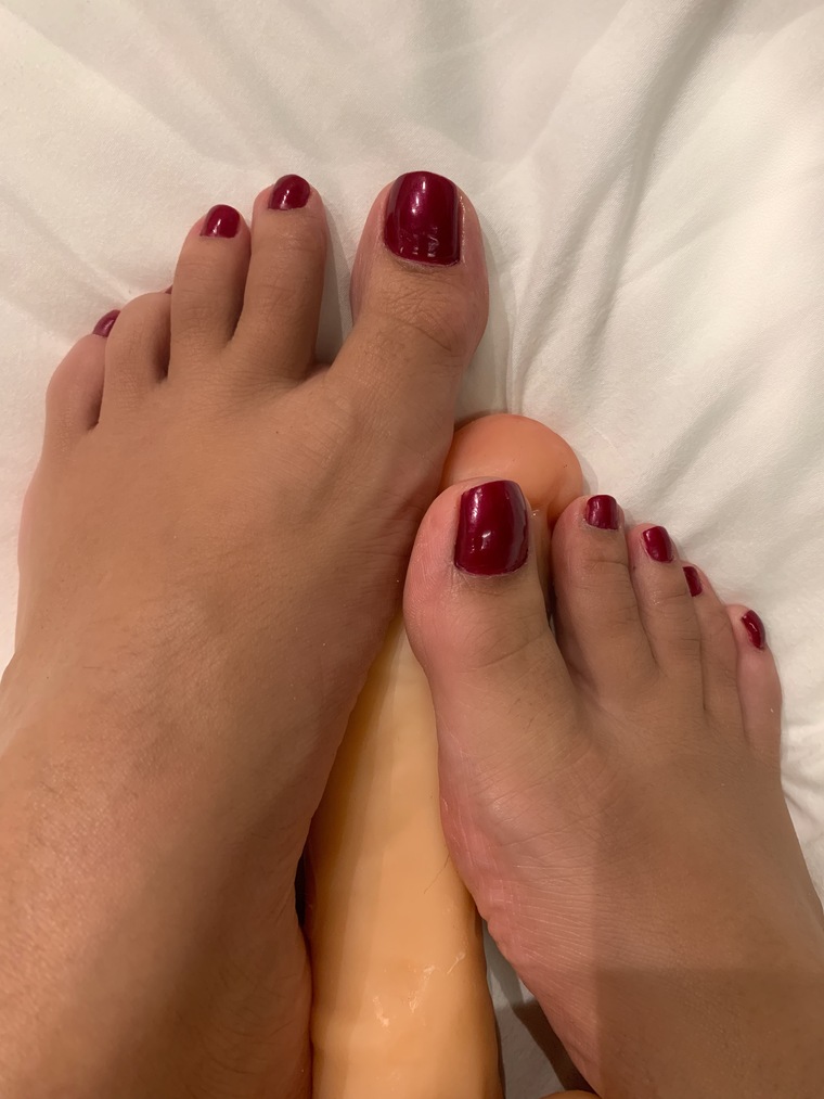 Sexy Feet Brazilian Girl banner image