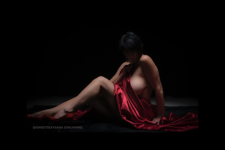 Sexy Sara 34H ❤️ Canadian Hot M*LF cover image