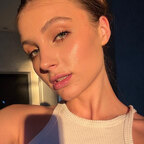 𝐘𝐨𝐮𝐫 𝐂𝐮𝐭𝐢𝐞 𝐉𝐚𝐧𝐞 ❄️ avatar