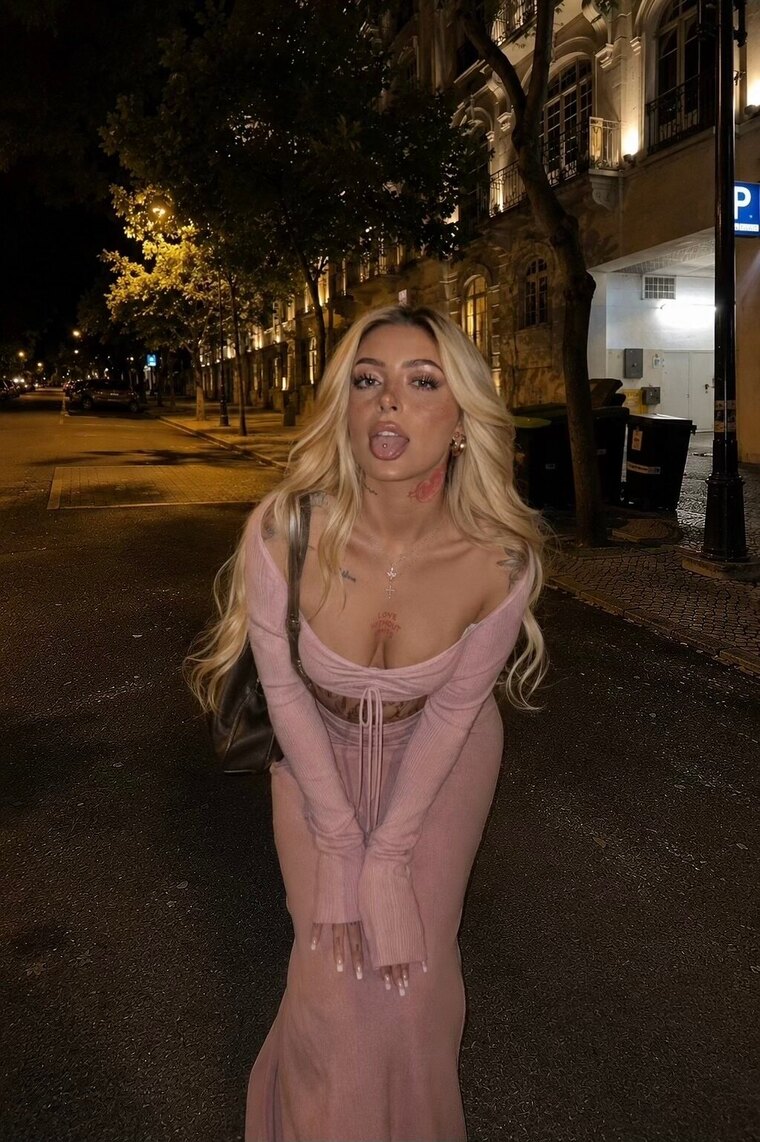𝐒𝐡𝐚𝐫𝐨𝐧 𝐃𝐞𝐧𝐢𝐬𝐞 <3 cover image