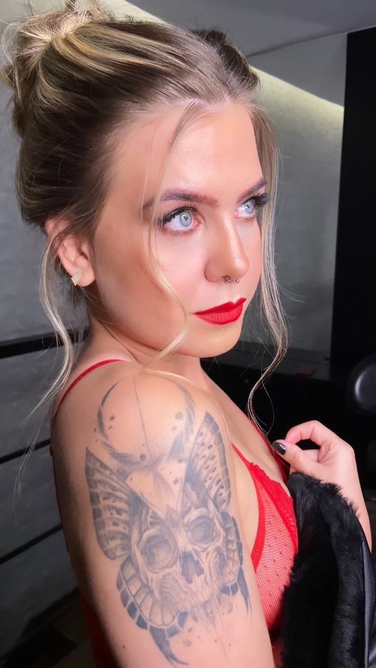 SharonnBlonde banner image
