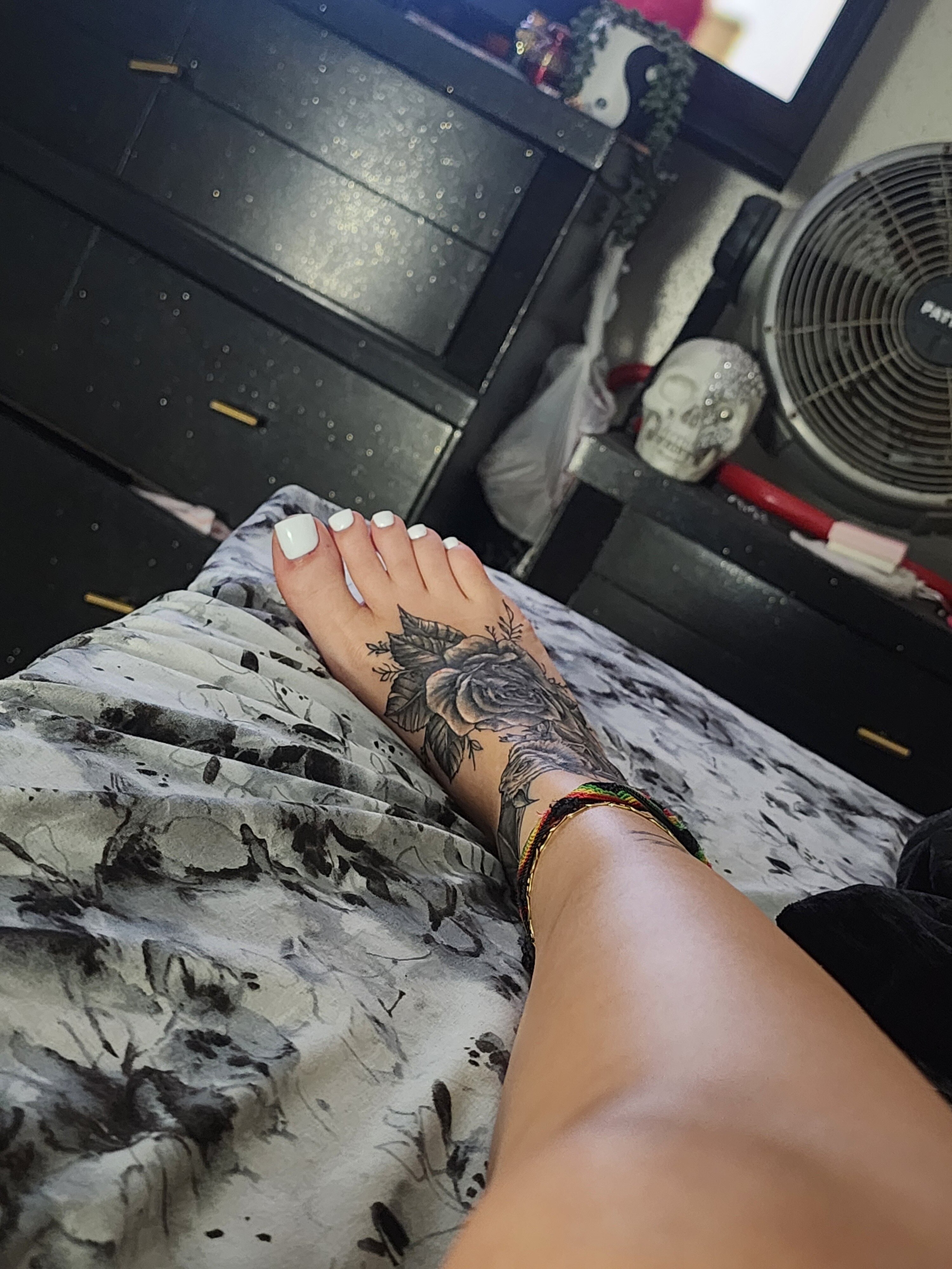 SheMeHerFeet banner image