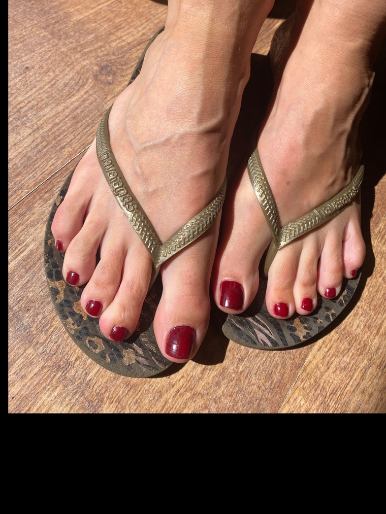 Shiny Red Toes cover image