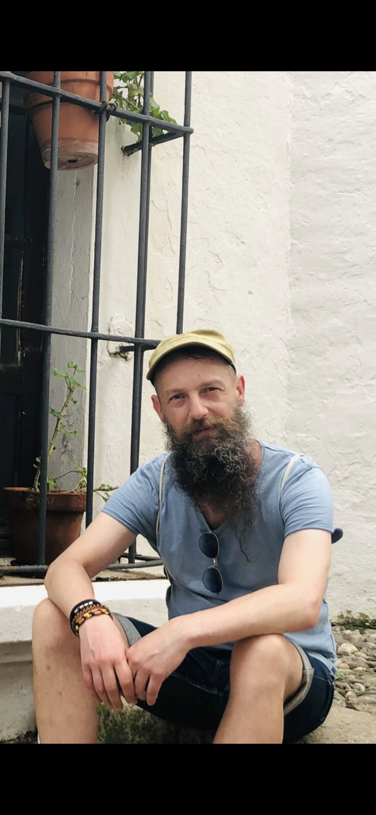 simplybeardedgay cover image