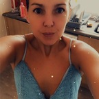 Little brunette Mum avatar