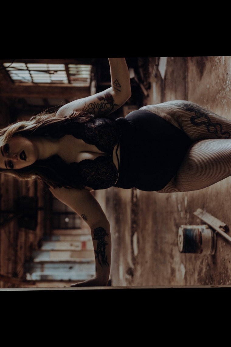 Rosalyn 🖤 banner image