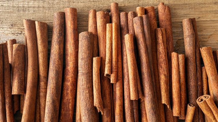 Cinnamon Kisses cover image
