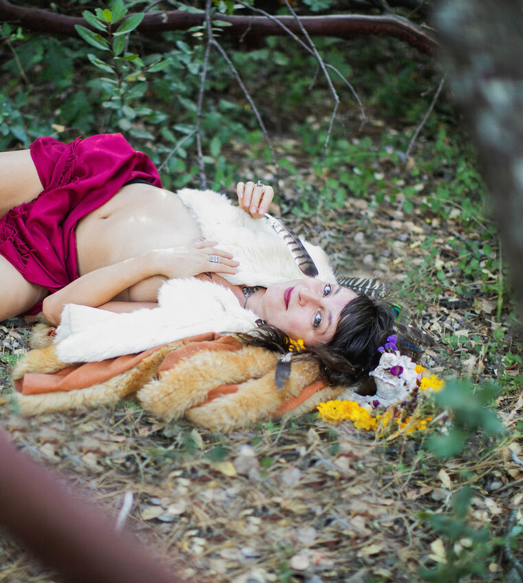 Queen Leah, Sensuous Siren banner image