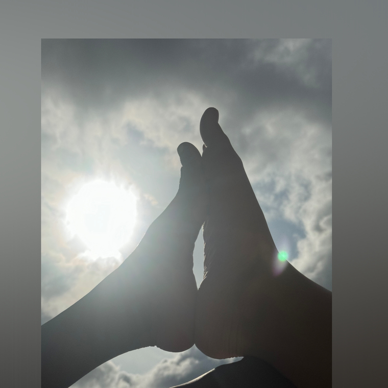 SkyHighFeetDuo SmallBrownBigWhite banner image