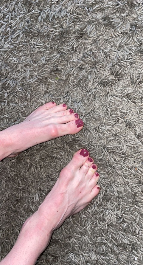 Sleepy feet 🦶🏻😜 cover image