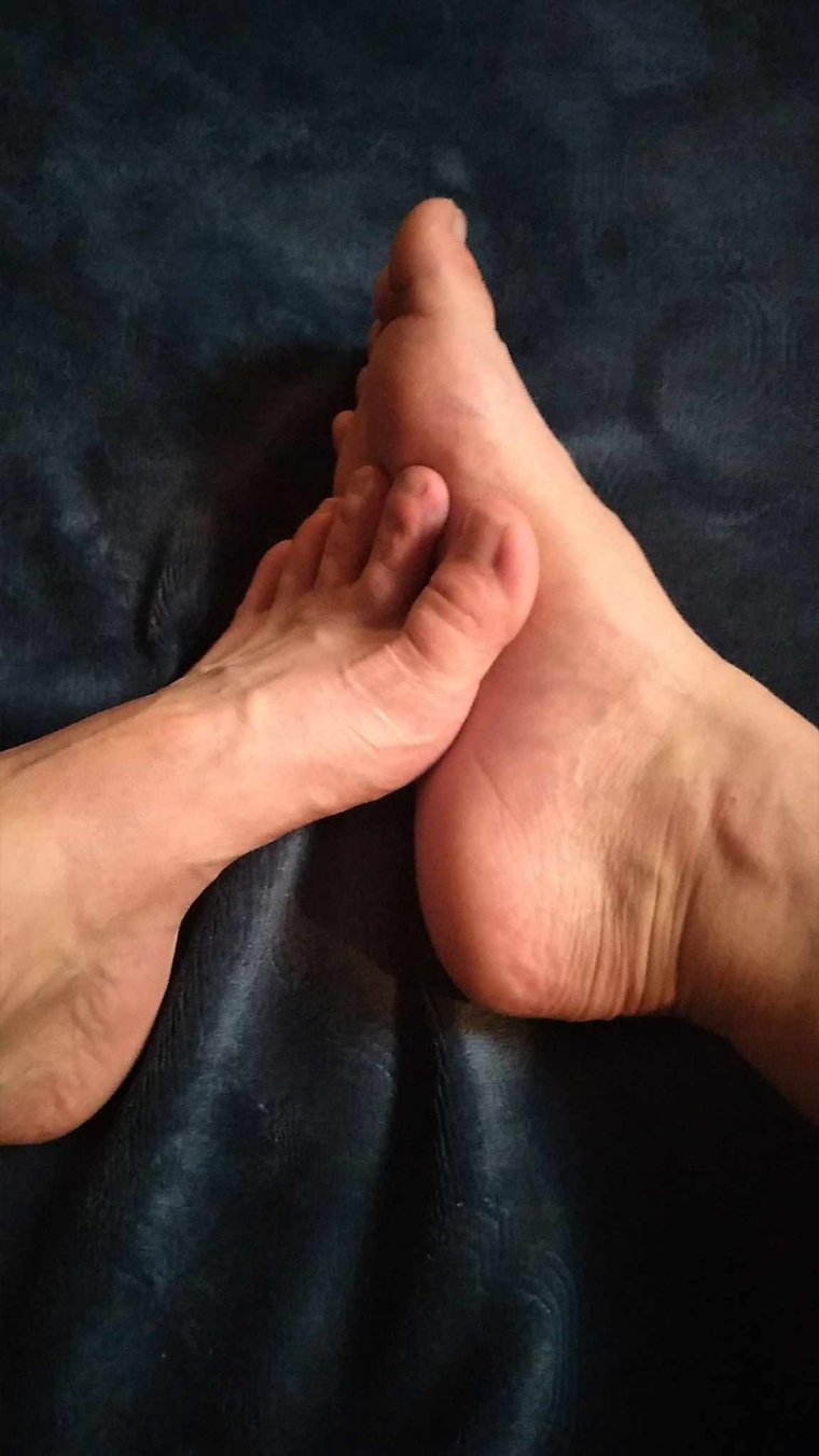 Small feet girl cover image