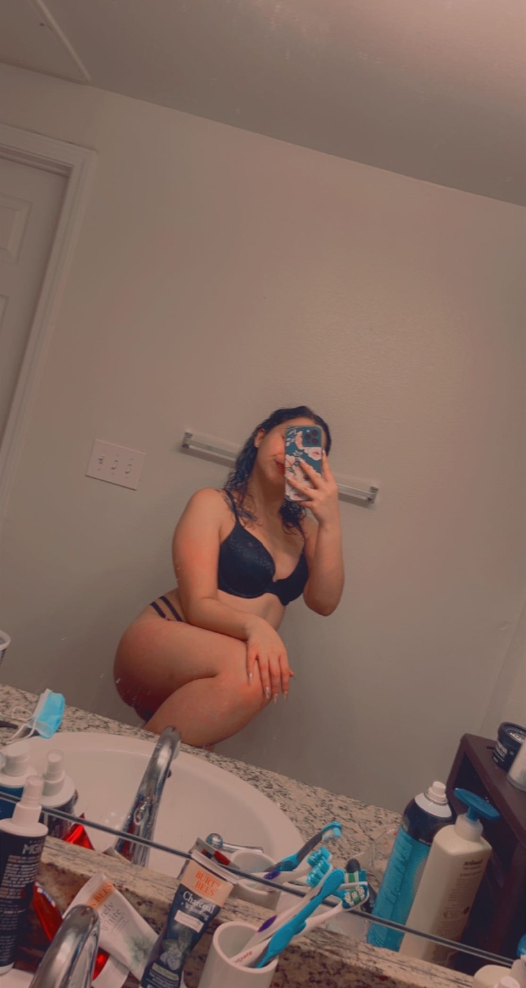 Snowbunnyy💦 cover image