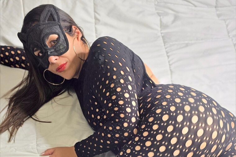 Soaked Latina Mommy VIP 💦 cover image