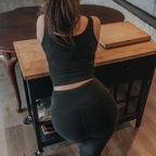 Soft Feet Brunette avatar