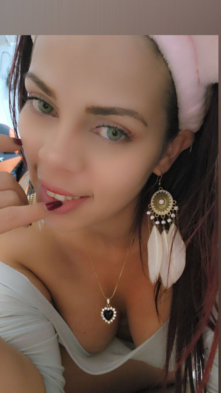 Mia Fox π¦ banner image