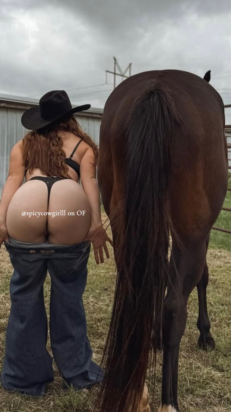 $P!CY COWG!RL cover image