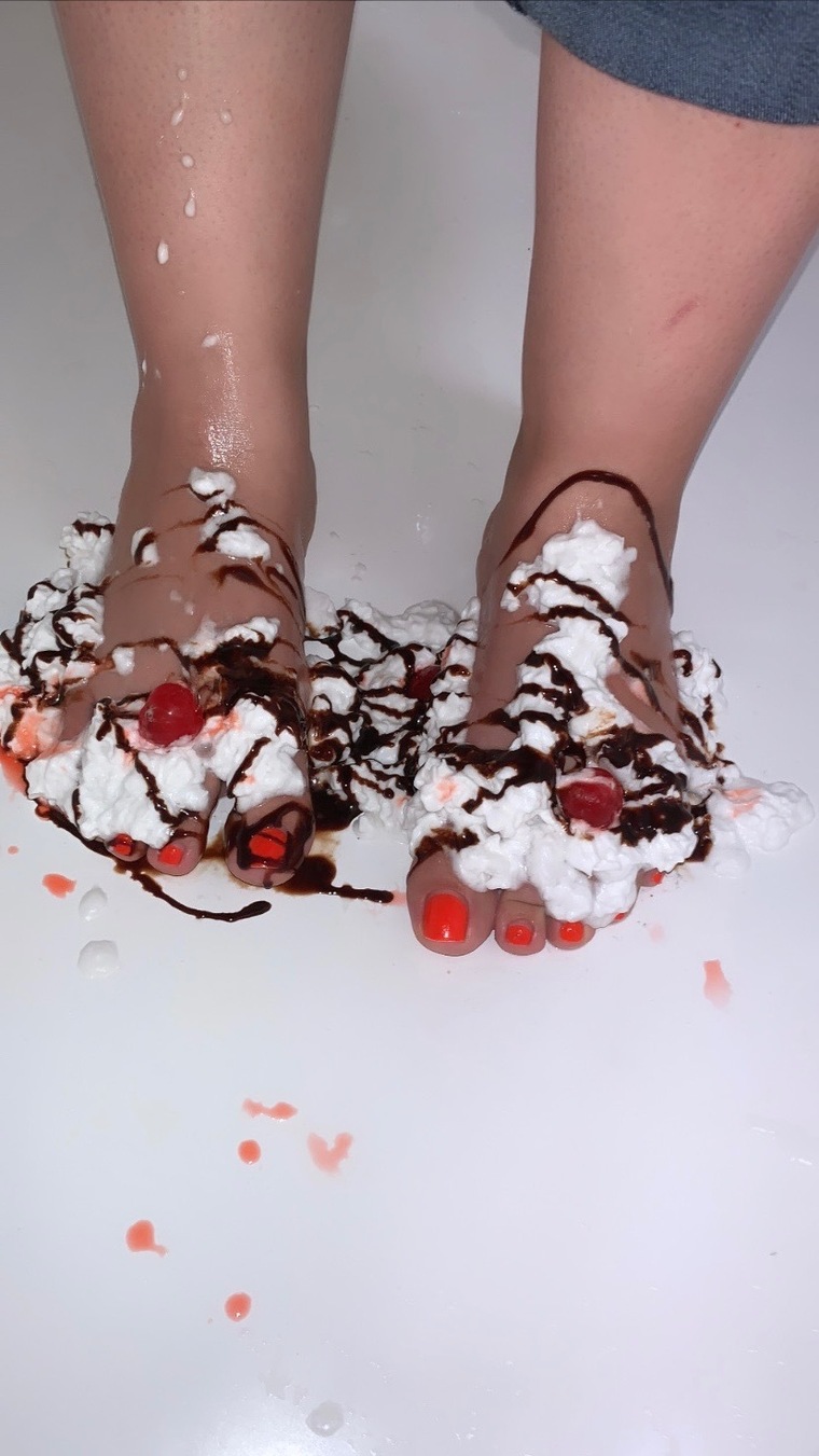 Stella Mendez - All things Feet banner image