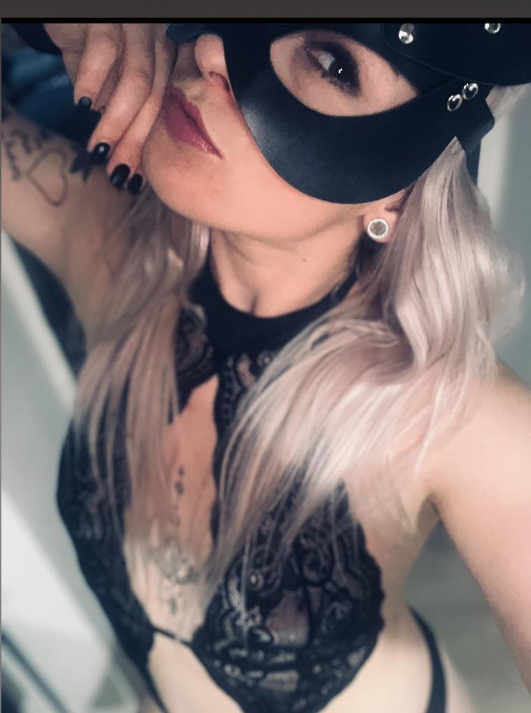 Submisivni_Domina cover image