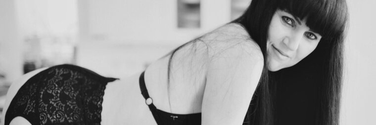 Hotwife Nin banner image