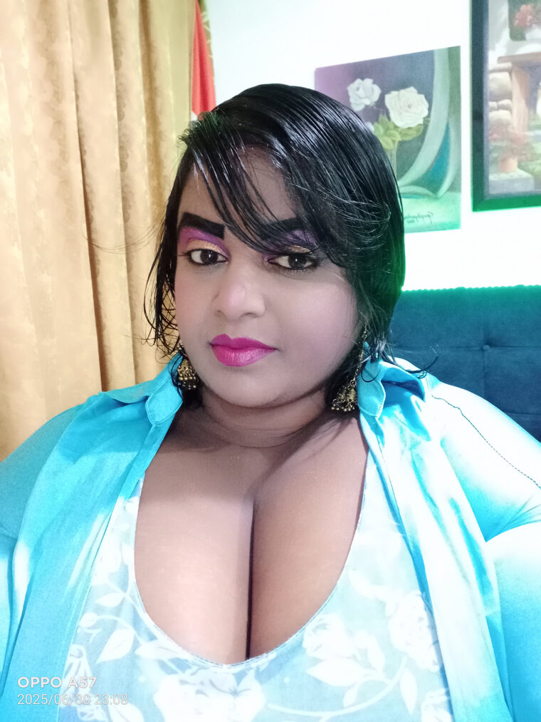 SusanaEshwarCurvyHot cover image